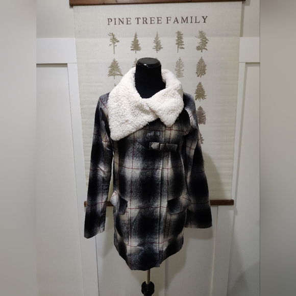 Billabong Wool Blend Plaid Cape Coat Sherpa Collar Buckle Closure -Medium - Picture 2 of 9